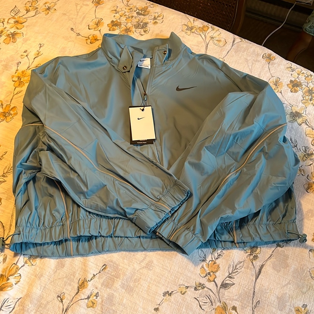 Nike Oversized Repel Packable Lightweight Running Jacket NWT Size Medium